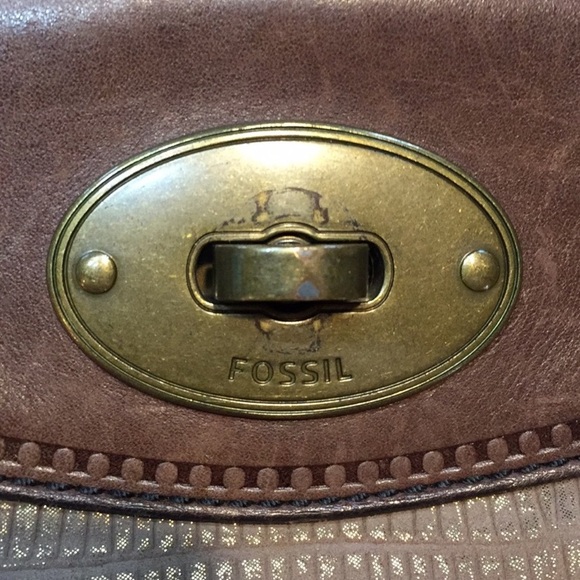 Fossil Croc Embossed Leather Turnlock Crossbody - Picture 3 of 13